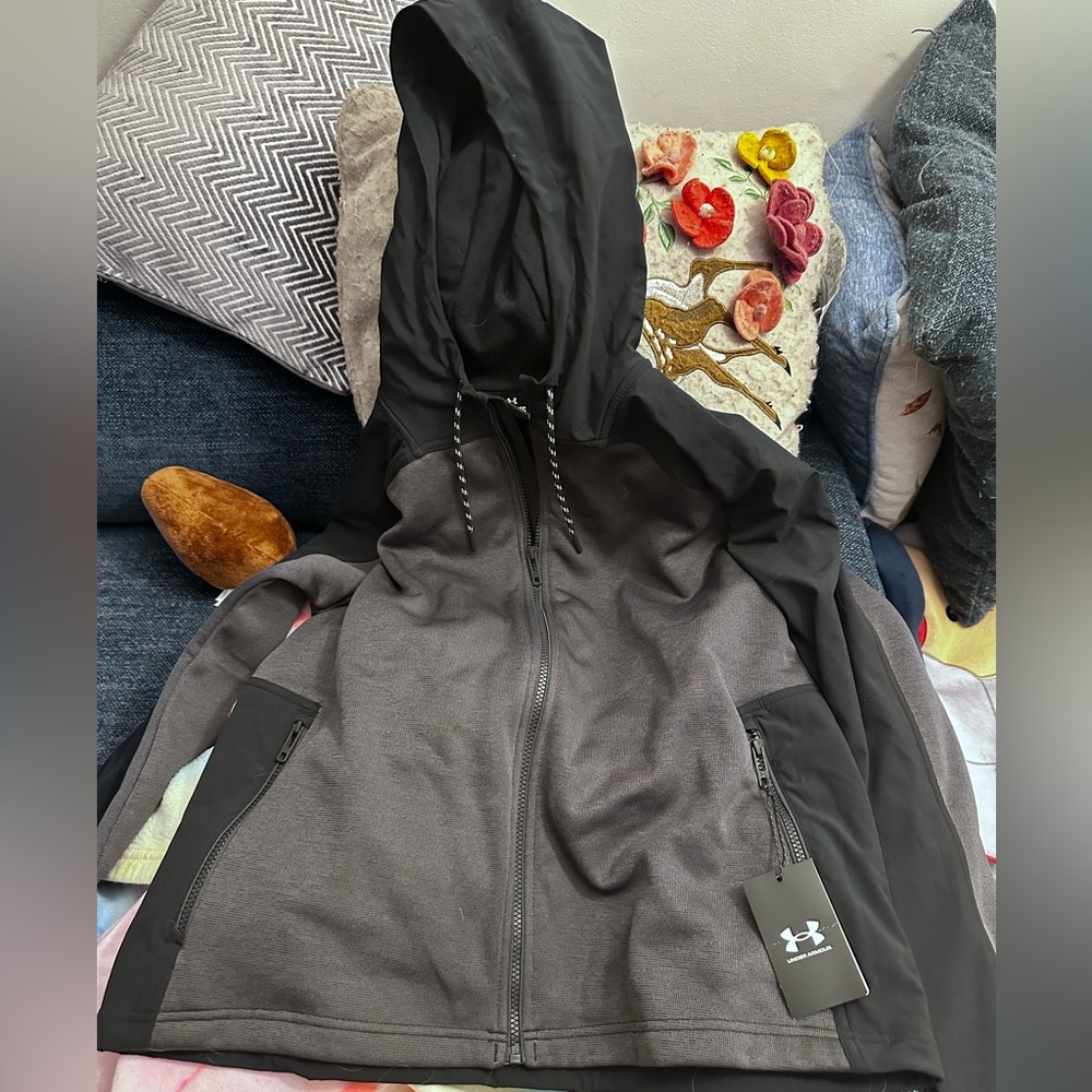Women’s hooded UA swacket